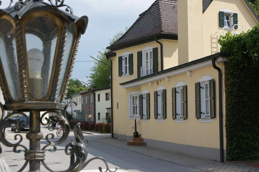 Hotel Chalet Zum Kurfuerst Oberschleißheim